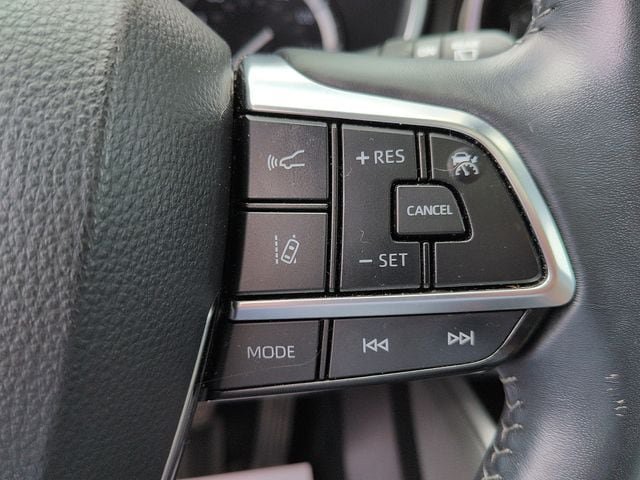 Used 2020 Toyota Highlander XLE AWD/4WD image 21