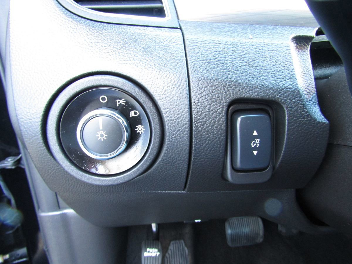 Used 2017 Ford Taurus SEL FWD image 10