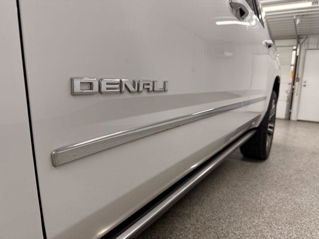 Used 2019 GMC Yukon XL Denali w/ Denali Ultimate Package AWD/4WD image 8