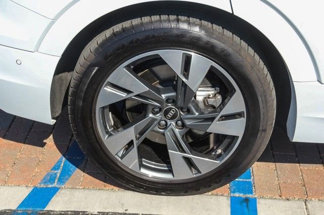 Certified 2023 Audi e-tron Premium w/ Convenience Plus Package image 8