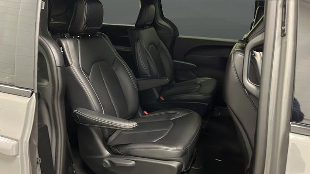 Used 2023 Chrysler Pacifica Touring-L w/ S Appearance Package FWD image 22