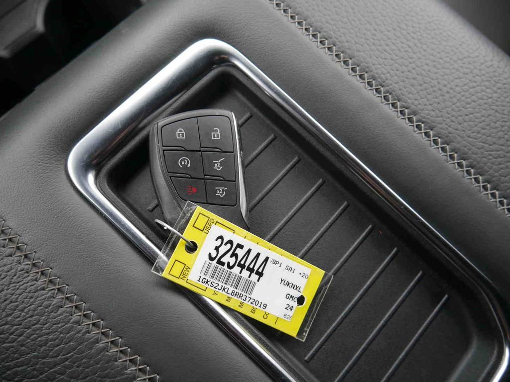 Used 2024 GMC Yukon XL Denali image 37