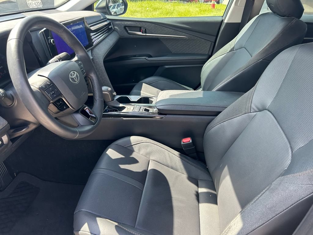 Used 2025 Toyota Camry XLE FWD image 11
