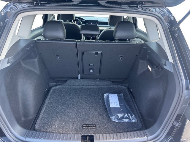 New 2026 Volkswagen Taos SE FWD image 15