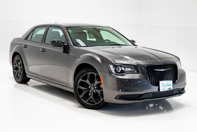 Certified 2021 Chrysler 300 Touring w/ Sport Appearance Package RWD image 6