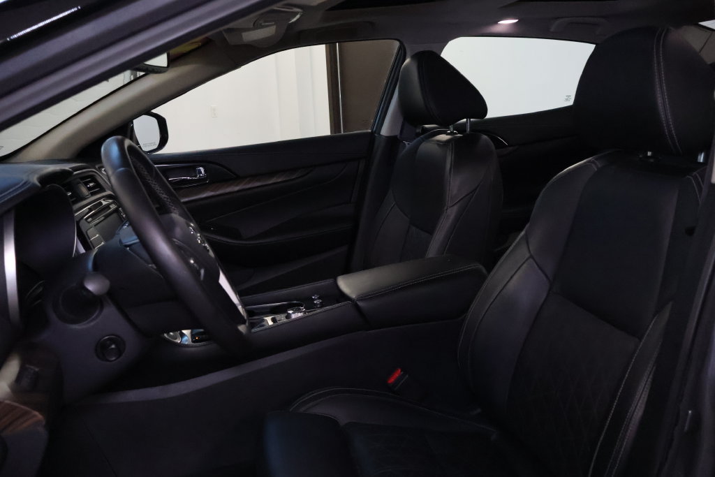 Used 2017 Nissan Maxima Platinum w/ Interior Lighting Package FWD image 16