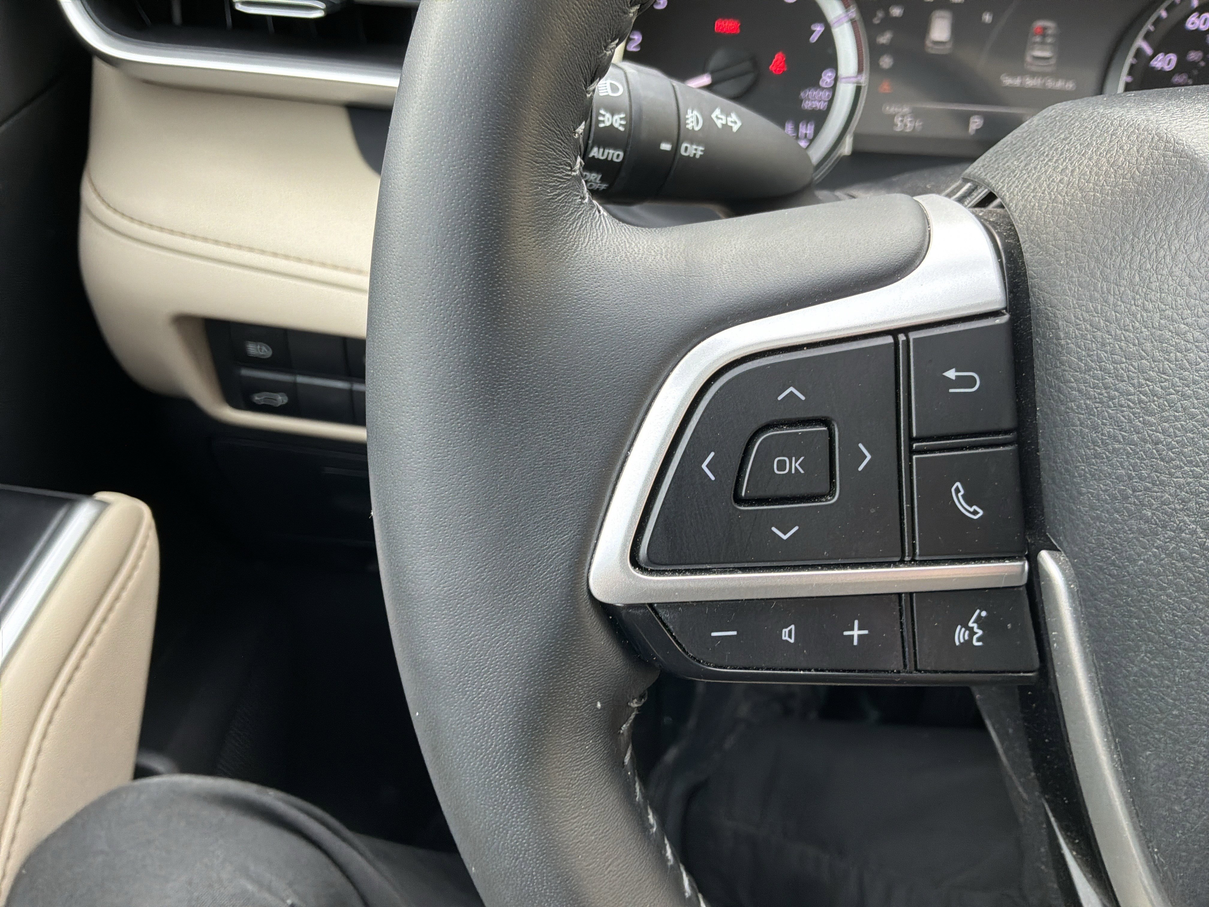 Used 2023 Toyota Highlander XLE image 19