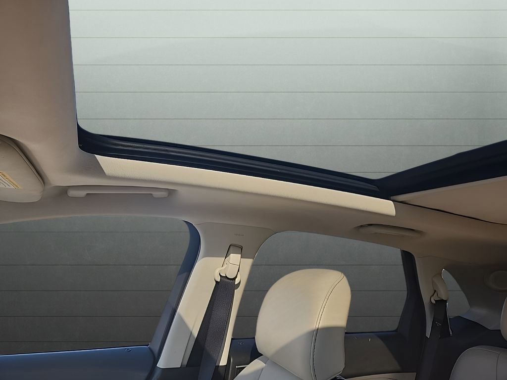 Used 2016 Ford Edge Titanium w/ Equipment Group 302A AWD/4WD image 11