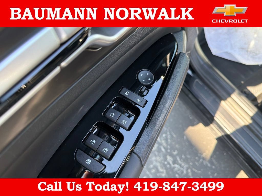 Used 2025 Kia Sportage EX FWD image 16
