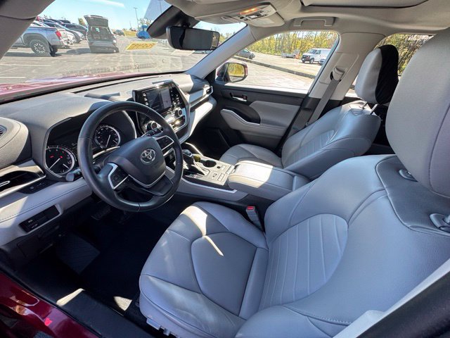 Certified 2022 Toyota Highlander XLE AWD/4WD image 16