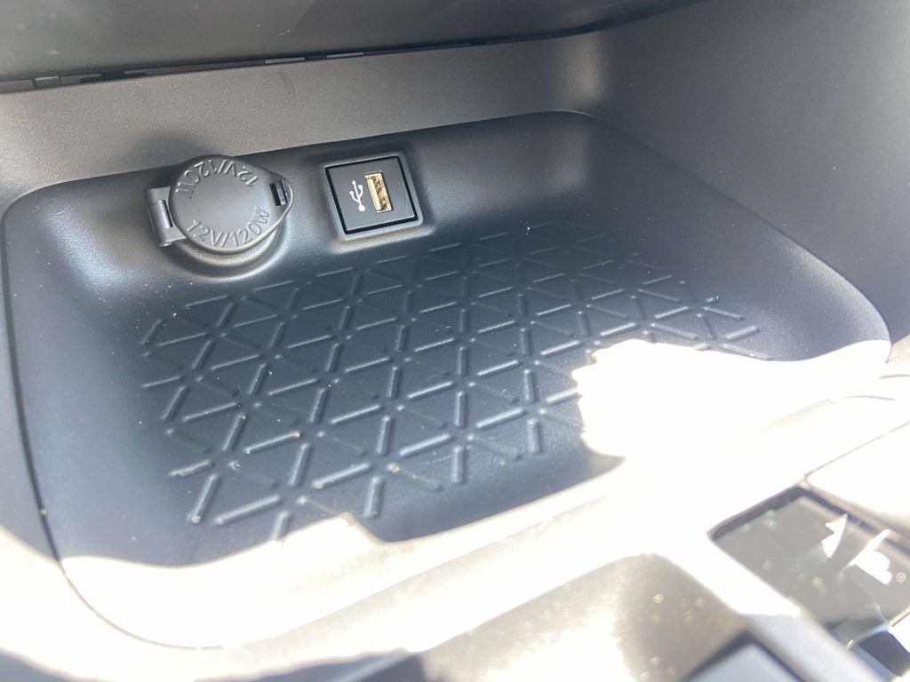 Used 2025 Toyota RAV4 XLE w/ Convenience Package FWD image 27