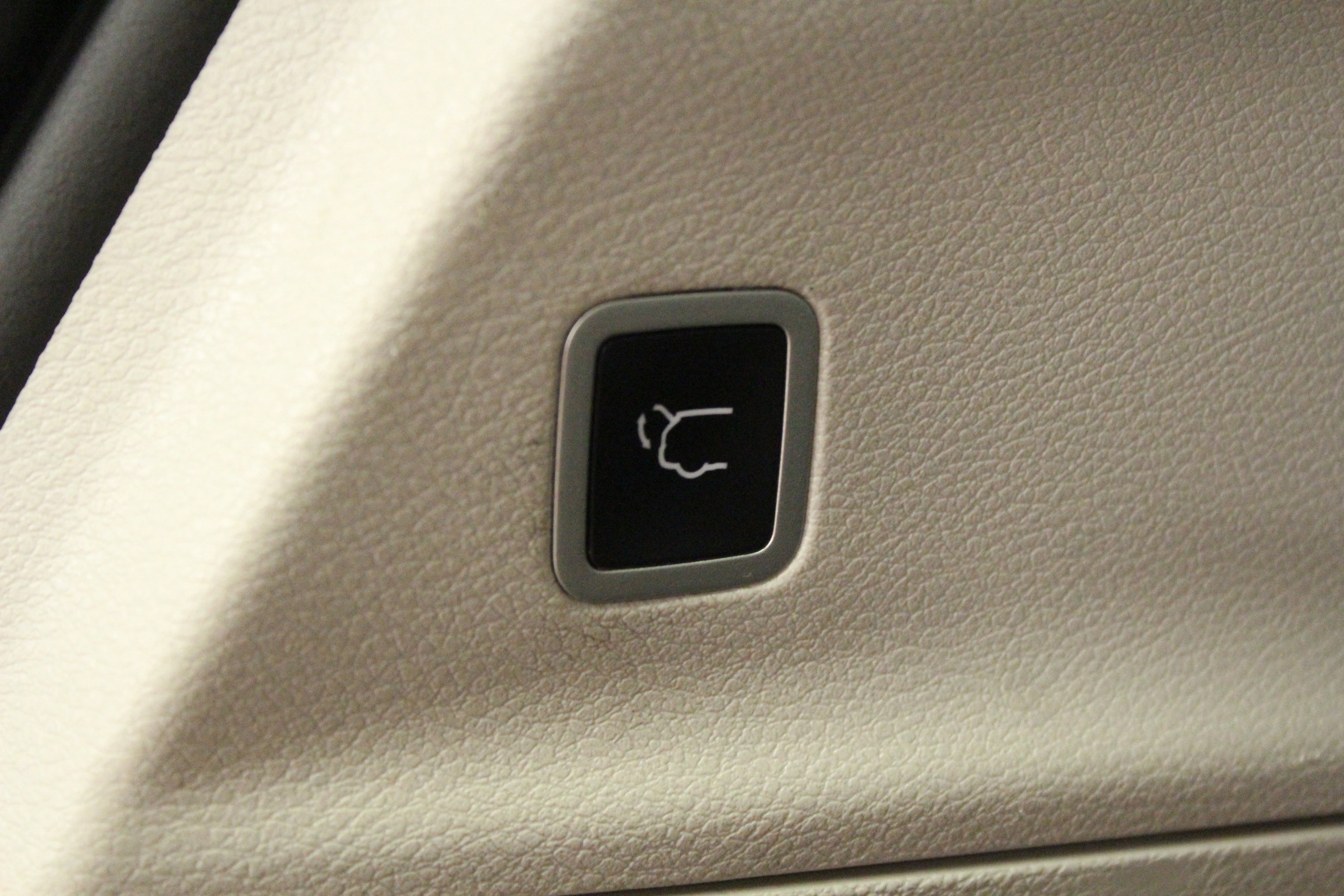 Used 2023 Chrysler Pacifica Touring-L FWD image 15