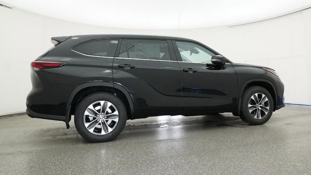 New 2026 Toyota Highlander XLE image 26