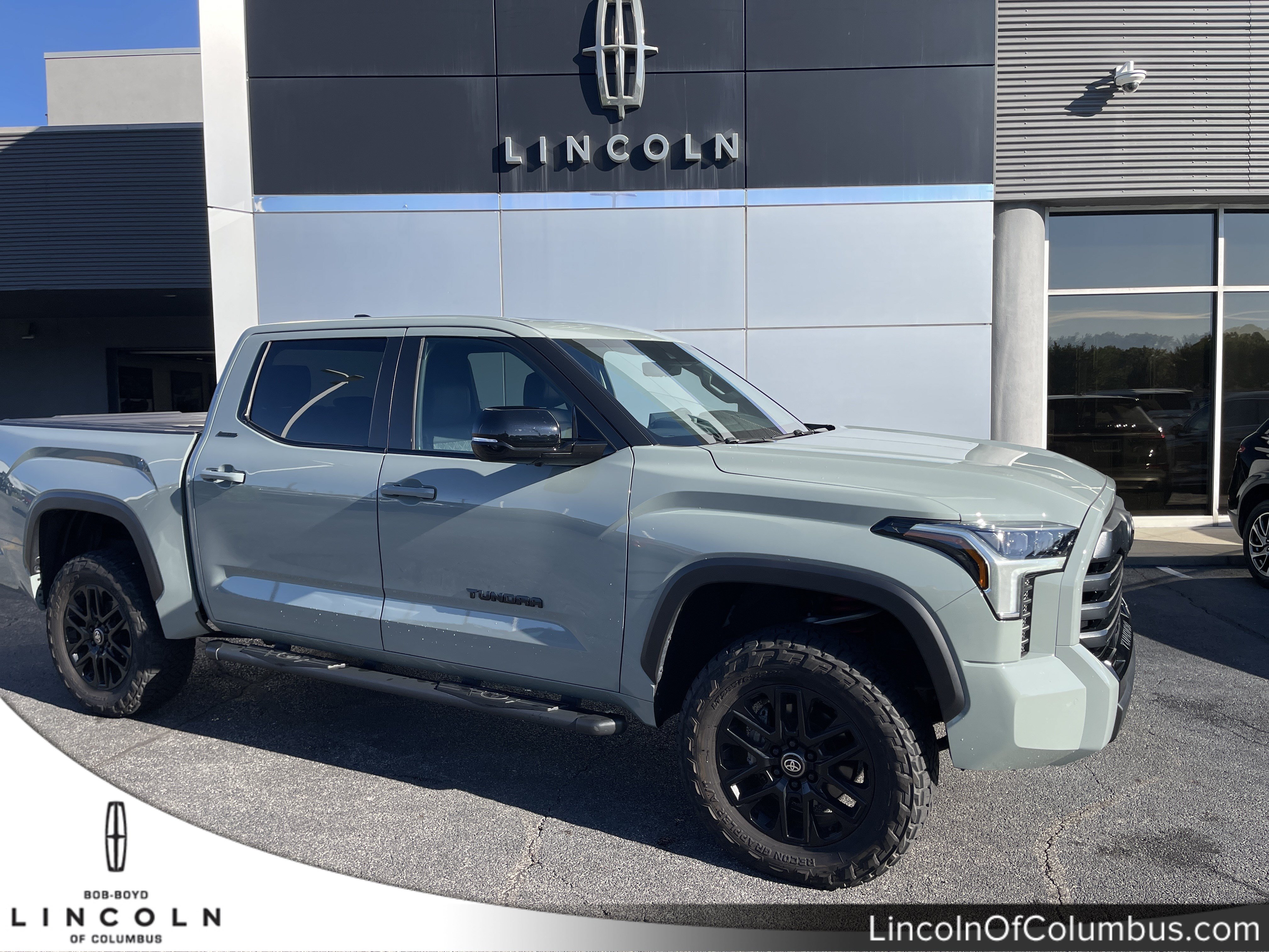 Used 2025 Toyota Tundra Limited AWD/4WD image 1