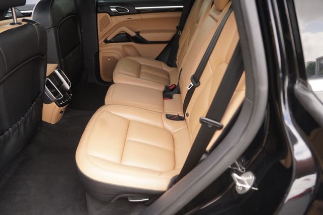 Used 2016 Porsche Cayenne image 13