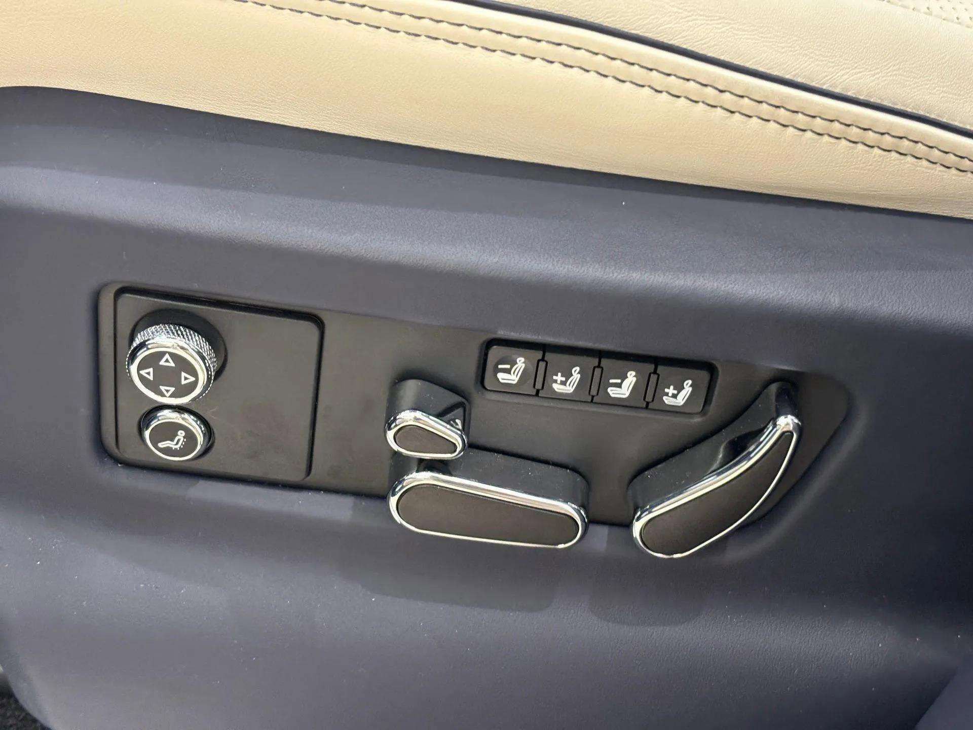 Used 2024 Bentley Bentayga Extended Wheelbase image 19