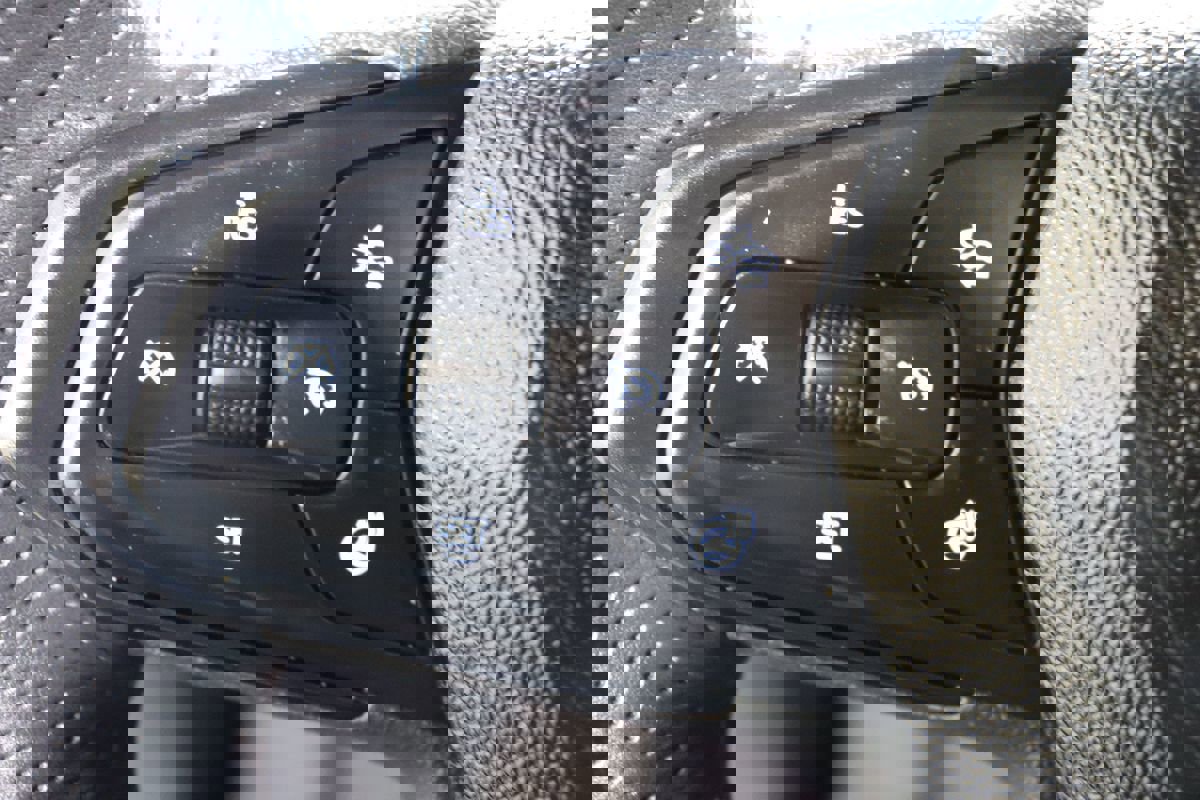 Used 2023 Chevrolet TrailBlazer RS w/ Technology Package image 38