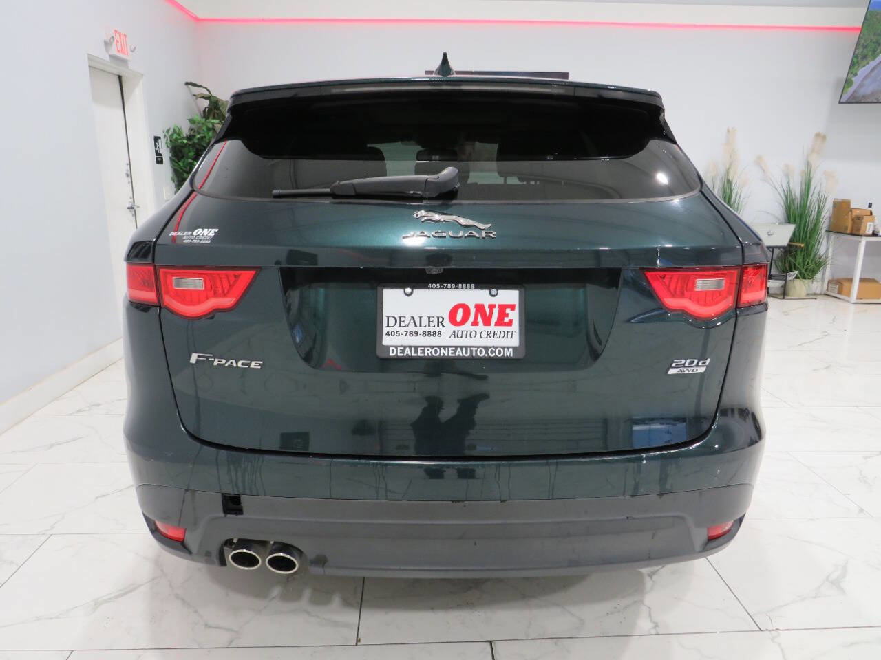 Used 2017 Jaguar F-PACE Premium image 5