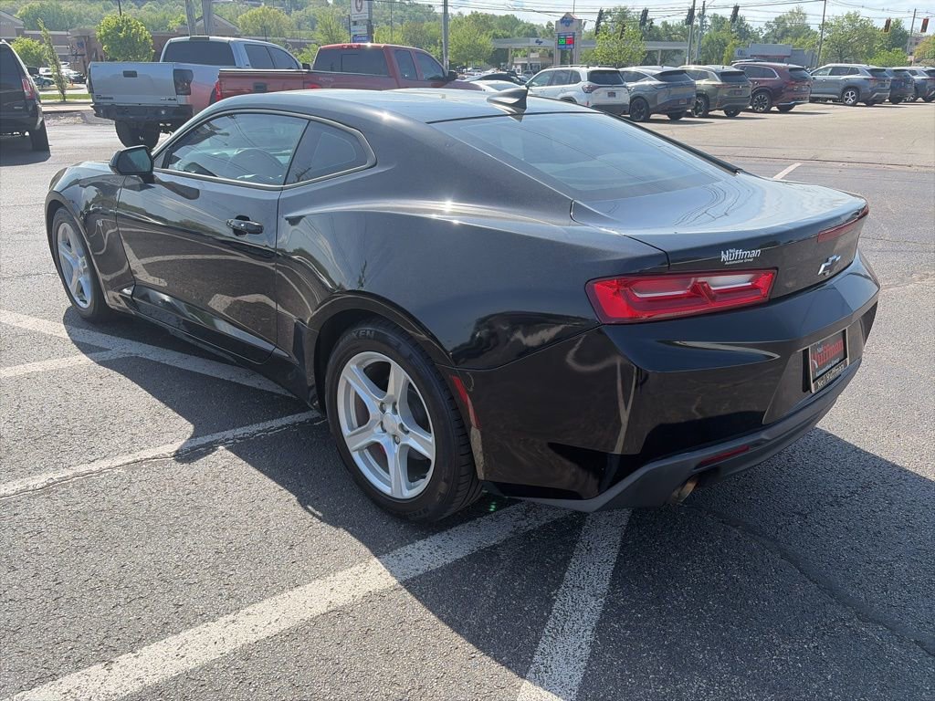 Used 2016 Chevrolet Camaro LT RWD image 4