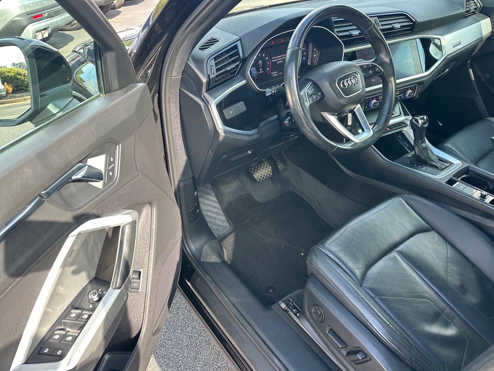 Used 2019 Audi Q3 2.0T Premium AWD/4WD image 6