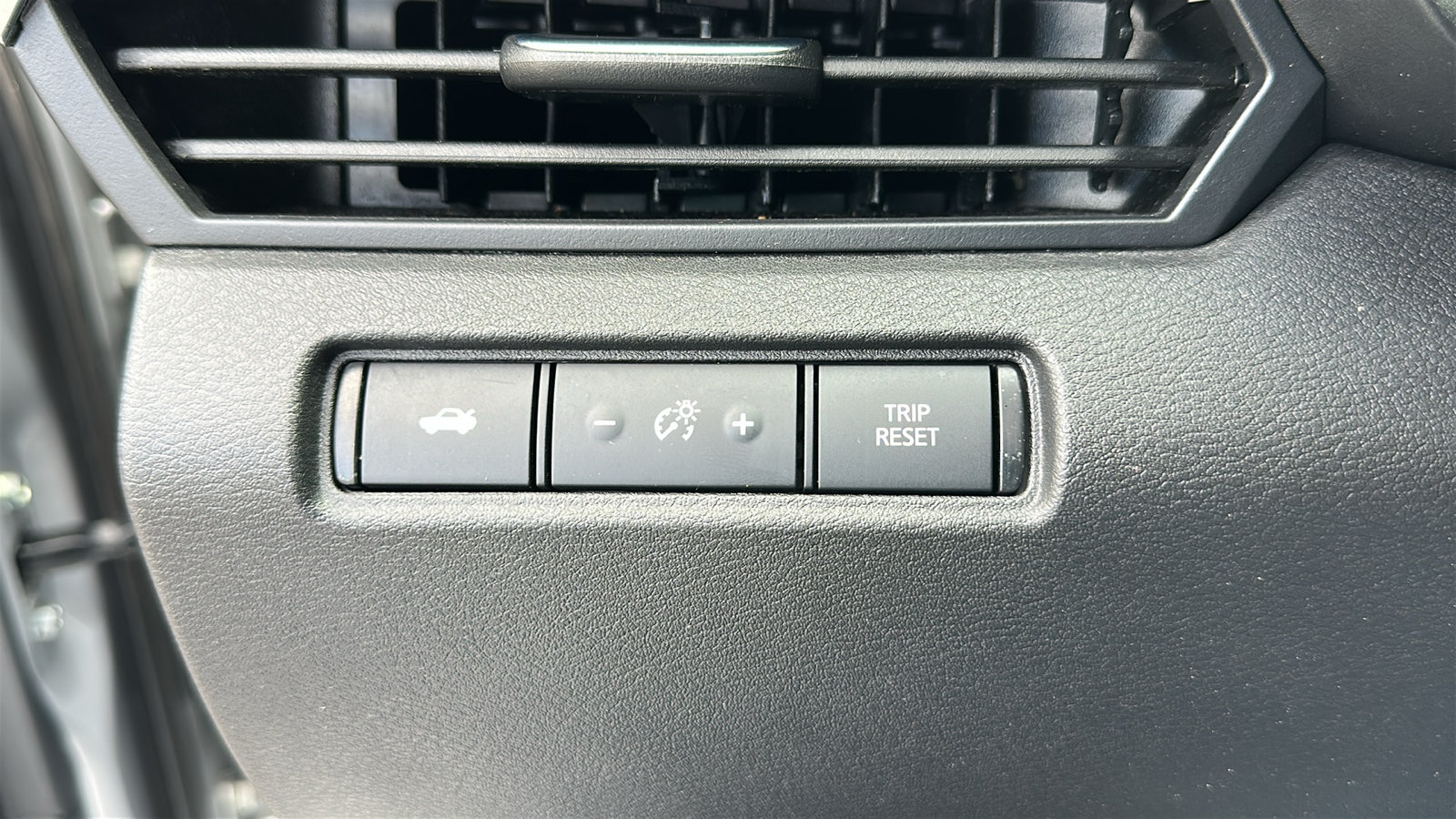 Used 2024 Nissan Altima 2.5 SV FWD image 14