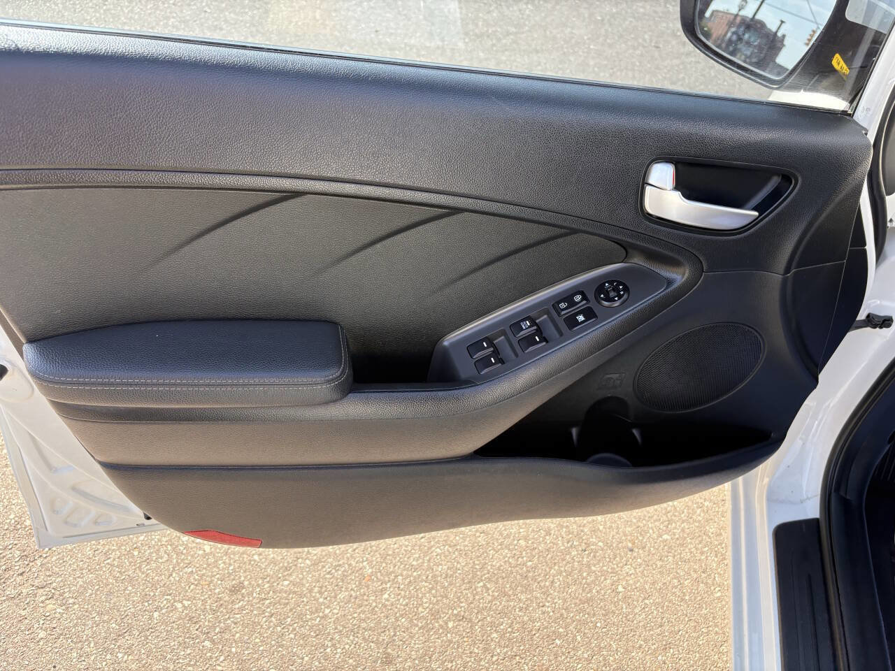 Used 2017 Kia Forte LX image 21