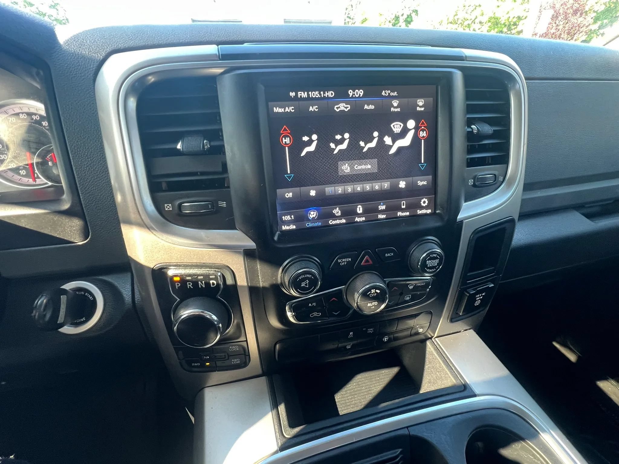 Used 2018 RAM 1500 SLT AWD/4WD image 21
