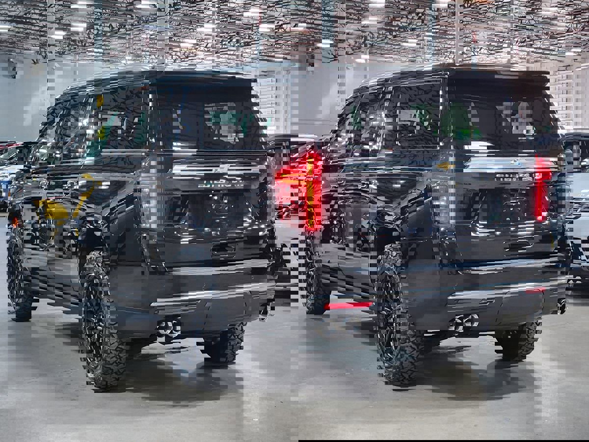 Used 2023 Chevrolet Suburban High Country image 11