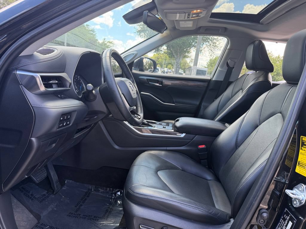 Used 2022 Toyota Highlander Limited FWD image 15
