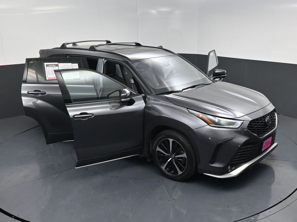 Used 2021 Toyota Highlander XSE image 23