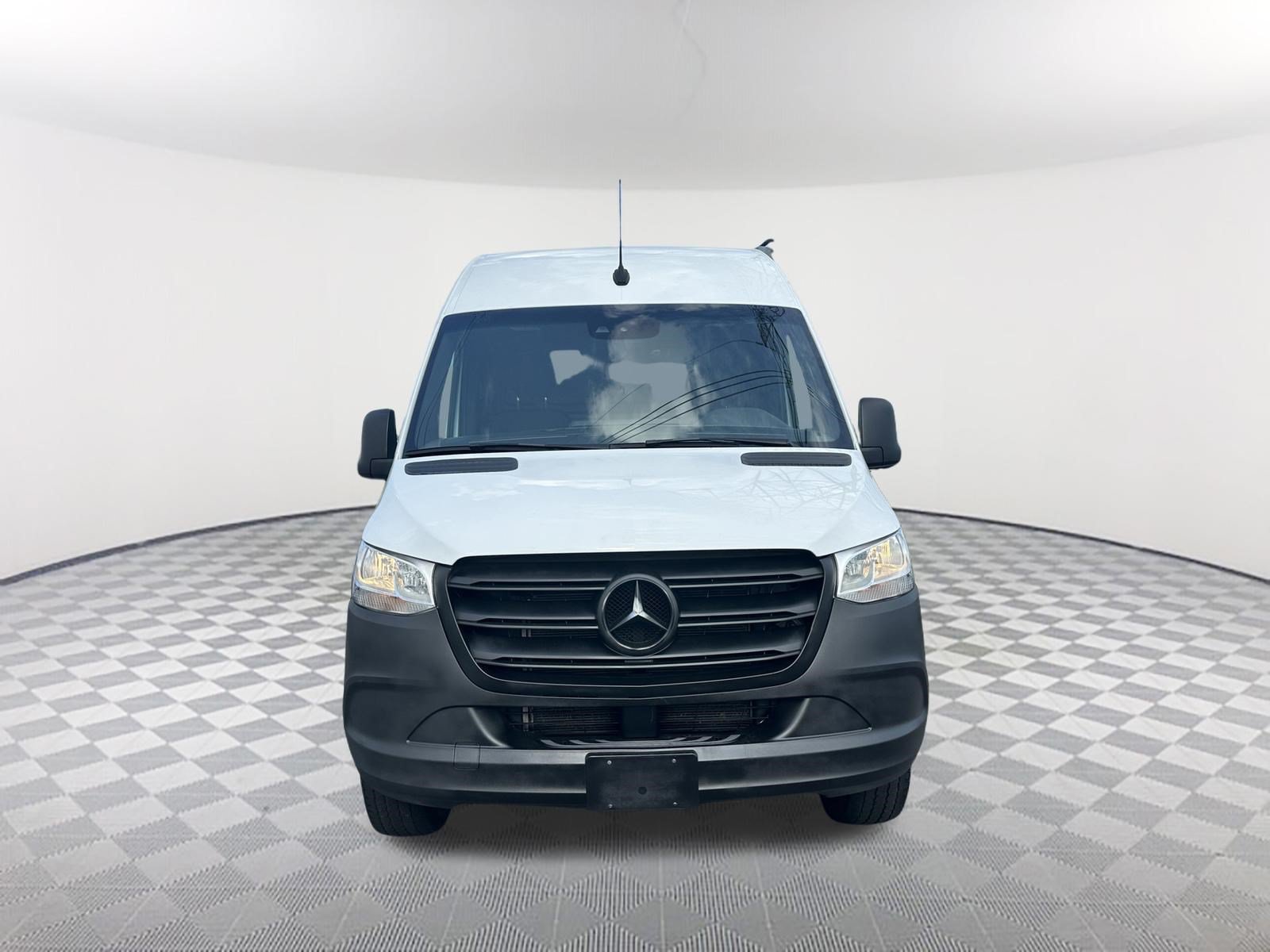 Used 2024 Mercedes-Benz Sprinter 2500 image 2
