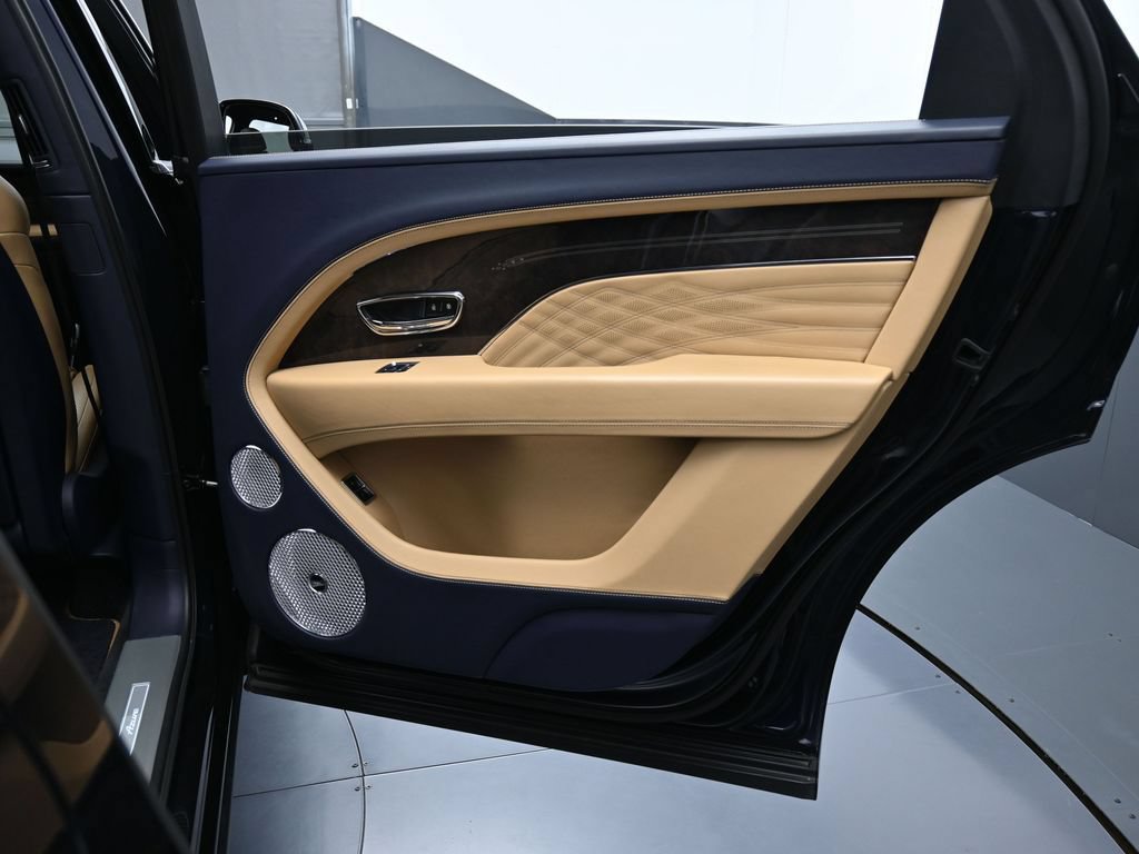 Certified 2023 Bentley Bentayga Extended Wheelbase AWD/4WD image 30