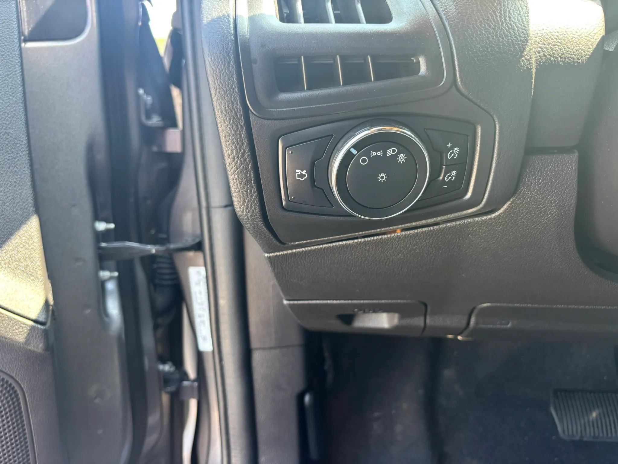 Used 2014 Ford Focus SE FWD image 12