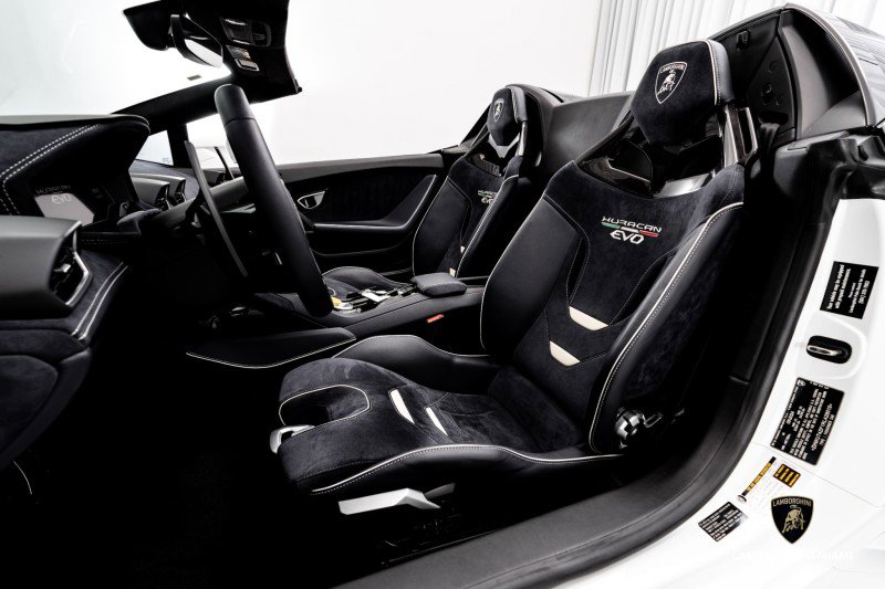 Used 2024 Lamborghini Huracan EVO image 33