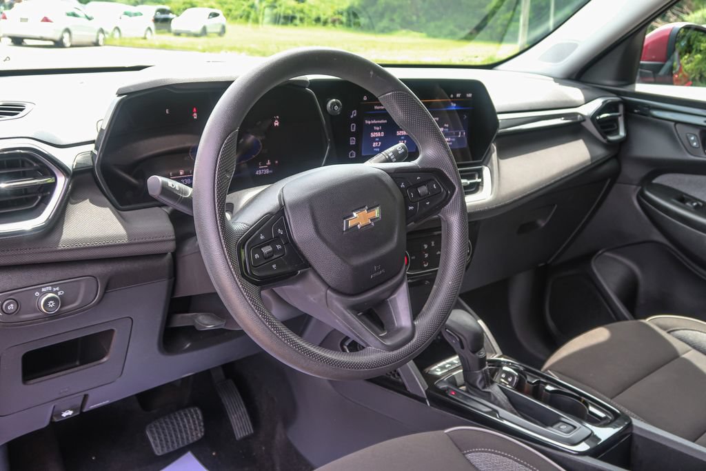 Used 2024 Chevrolet TrailBlazer LT AWD/4WD image 23