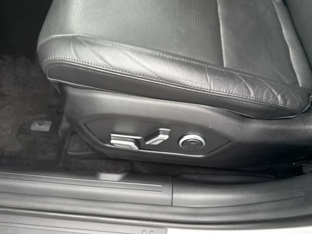 Certified 2024 Hyundai Santa Fe Limited AWD/4WD image 12