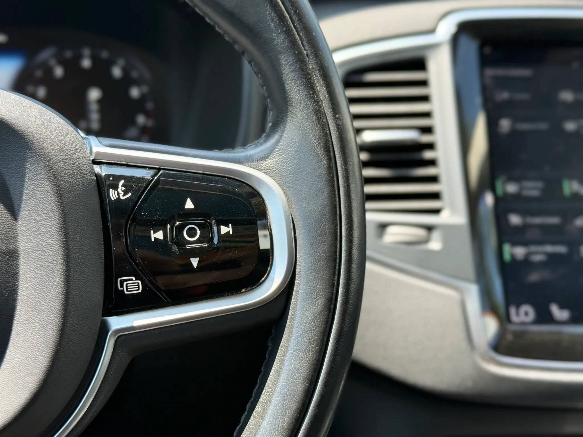 Used 2019 Volvo XC90 T5 Momentum w/ Advanced Package AWD/4WD image 25