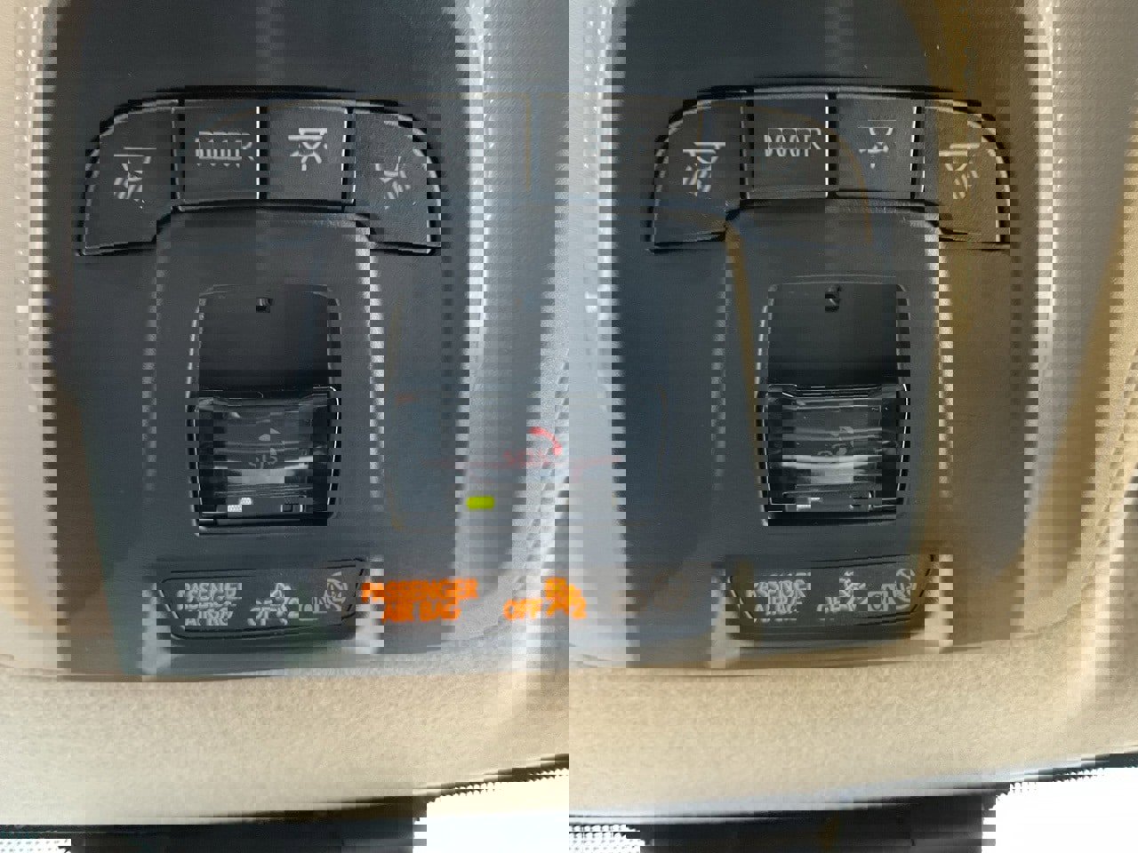 Used 2025 Toyota Corolla LE image 27