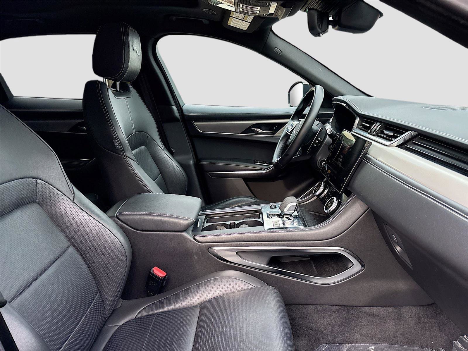 Used 2024 Jaguar F-PACE R-Dynamic S image 31