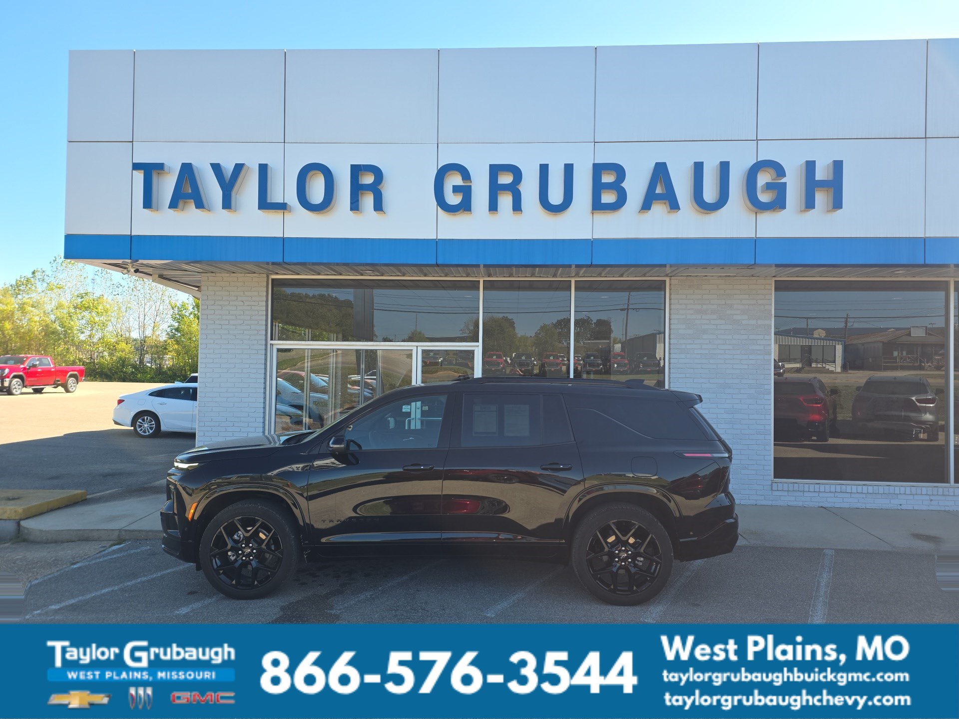 Used 2026 Chevrolet Traverse RS FWD image 1