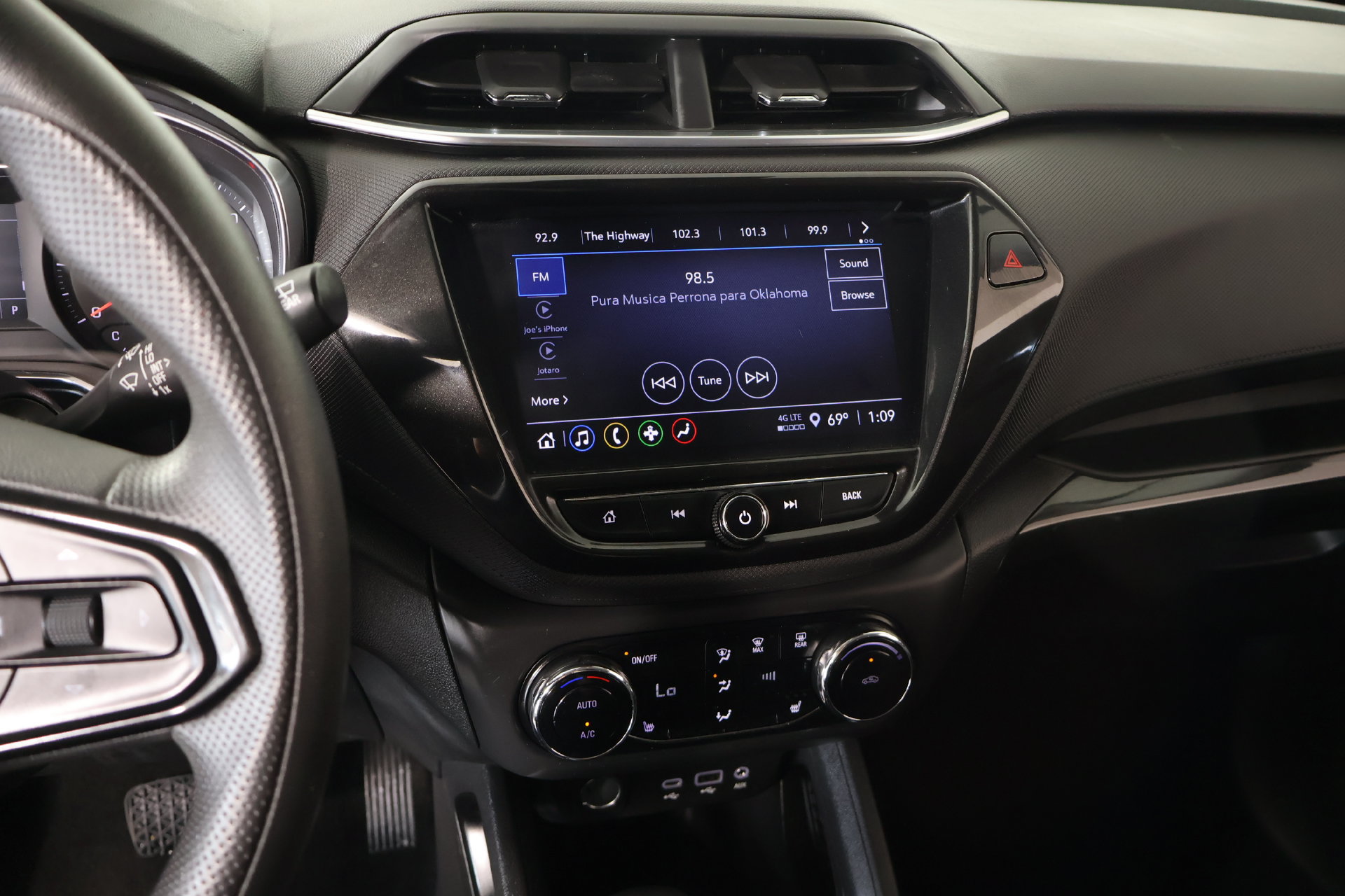 Used 2022 Chevrolet TrailBlazer LT w/ Convenience Package FWD image 5