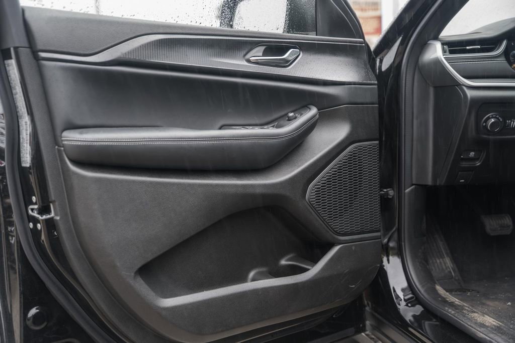 New 2025 Jeep Grand Cherokee Laredo X w/ Luxury Tech Group I image 36