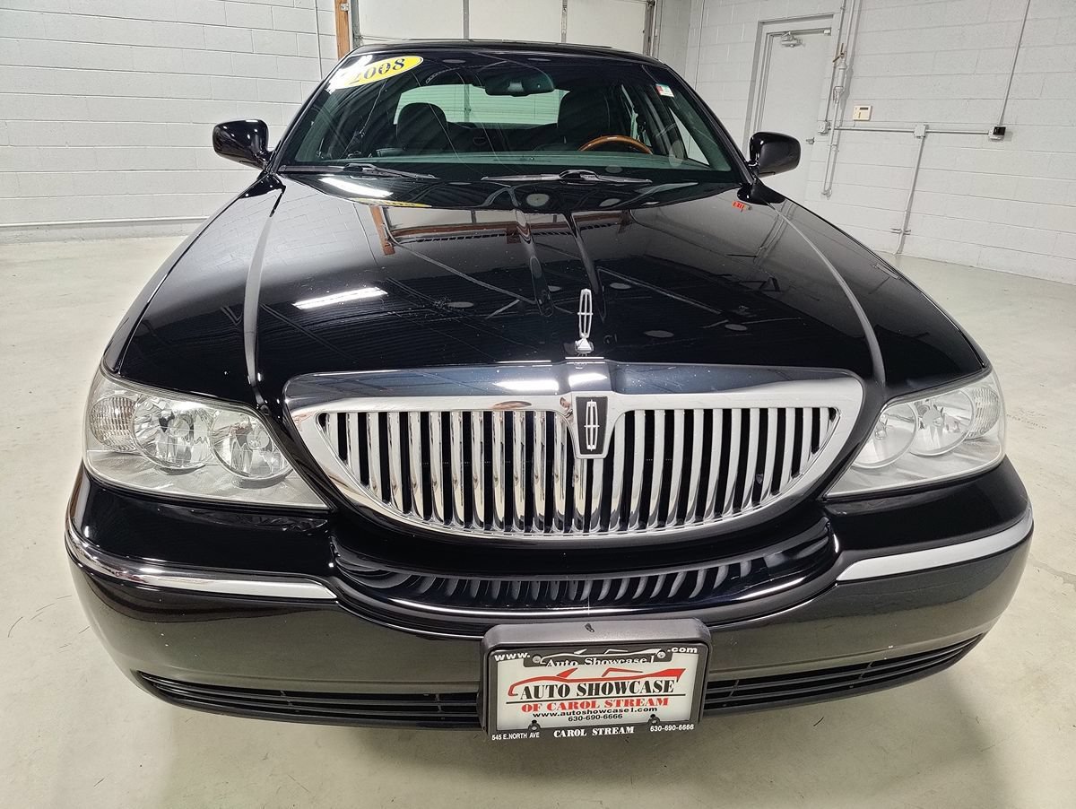 Used 2008 Lincoln Town Car Signature Limited RWD image 3