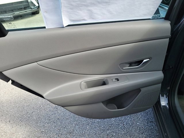 Certified 2025 Hyundai Elantra SEL image 8