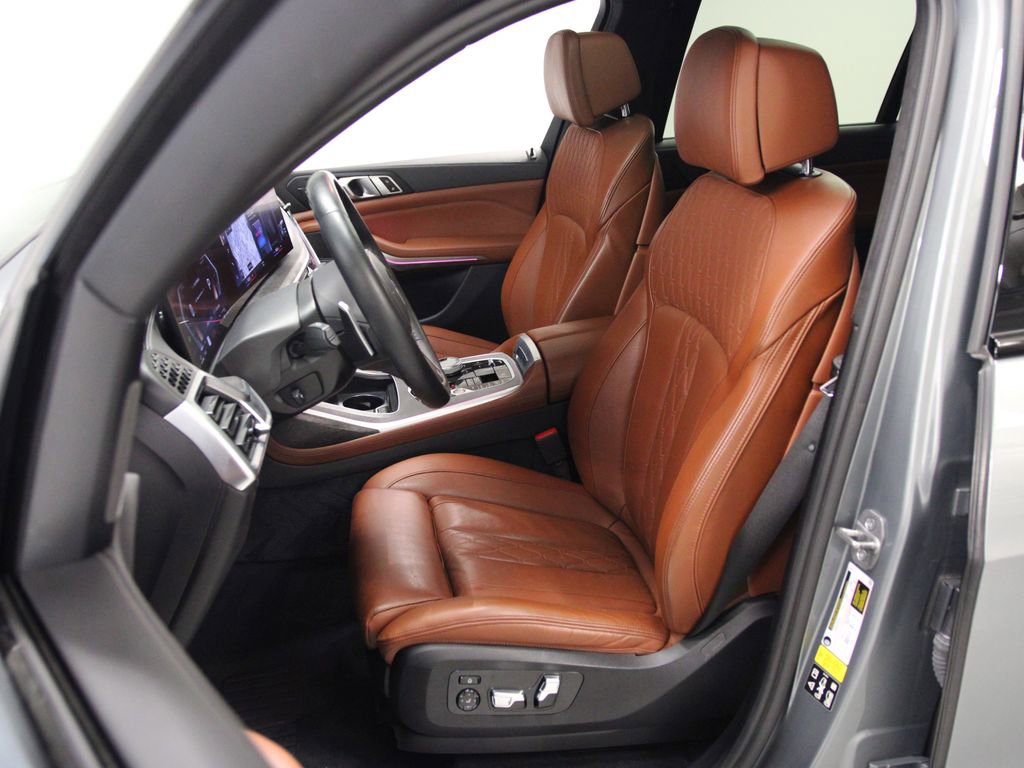 Used 2023 BMW X7 xDrive40i w/ Executive Package image 19