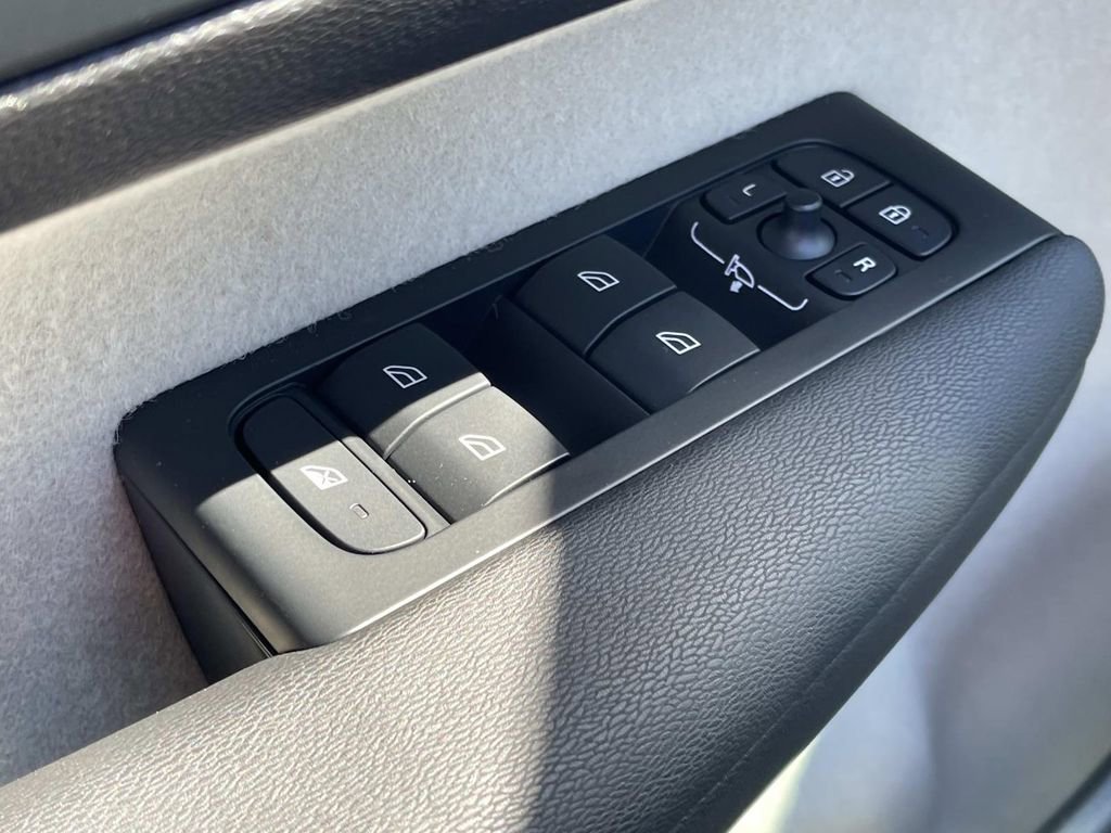 New 2026 Volvo XC40 B5 Plus w/ Protection Package Premier image 23