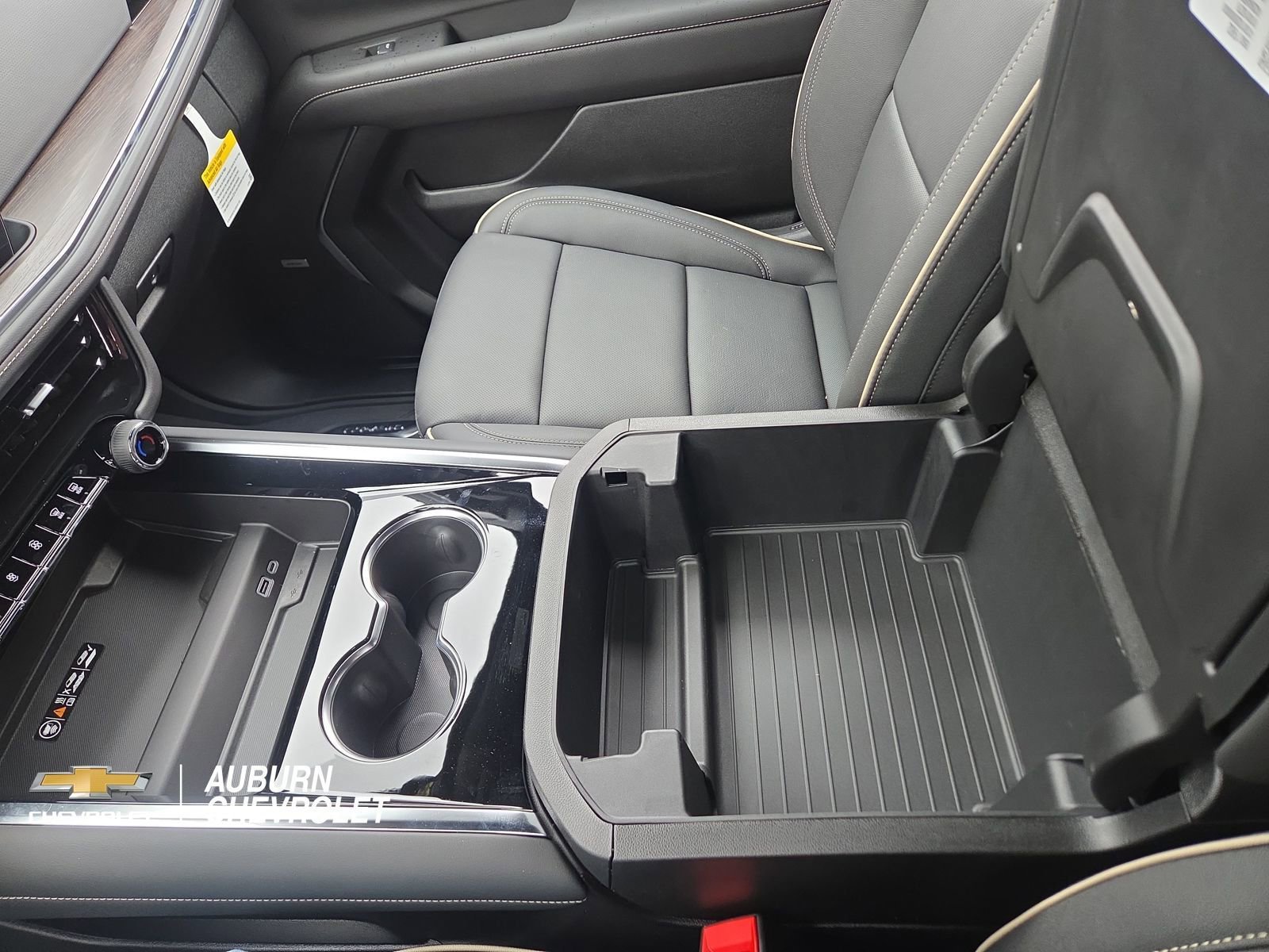 New 2026 Chevrolet Suburban Premier AWD/4WD image 35