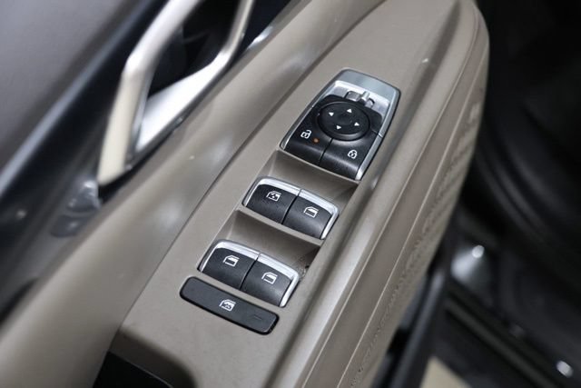 Used 2025 Kia Carnival FWD image 19