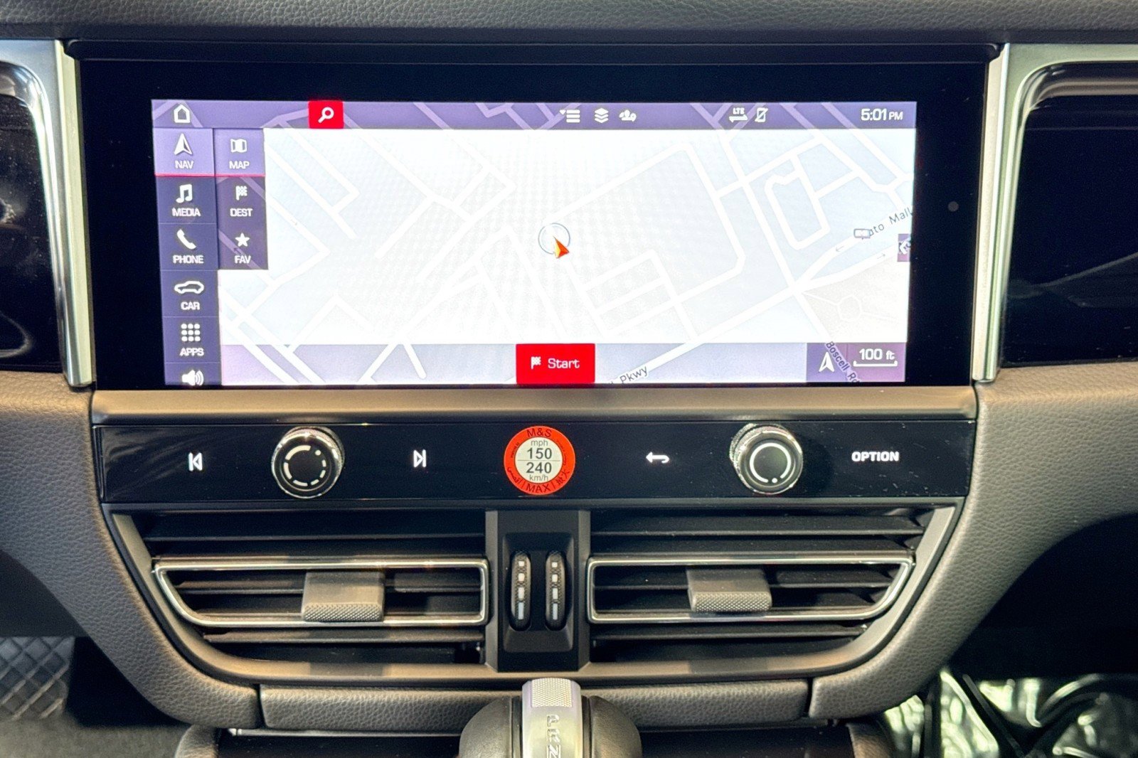 Used 2024 Porsche Macan Turbo image 12