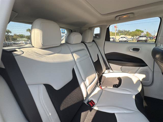 Used 2019 Jeep Compass Latitude w/ Popular Equipment Group FWD image 10